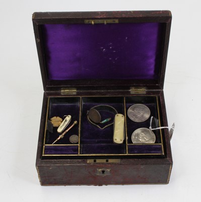 Lot 471 - A leather clad jewellery box and contents, to...