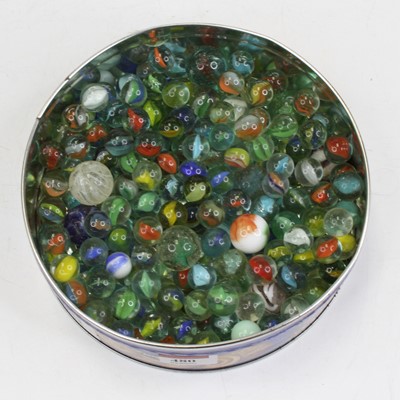 Lot 480 - A collection of assorted coloured glass...