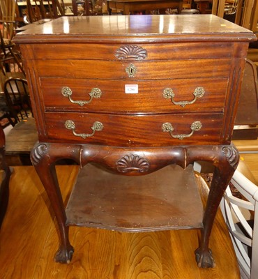 Lot 1286 - An early 20th century walnut serpentine front...