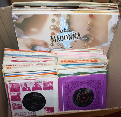 Lot 627 - A collection of LPs and Singles to include...