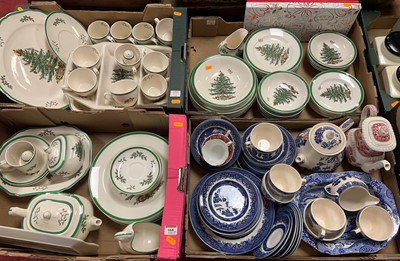 Lot 668 - A collection of ceramics to include a Willow...