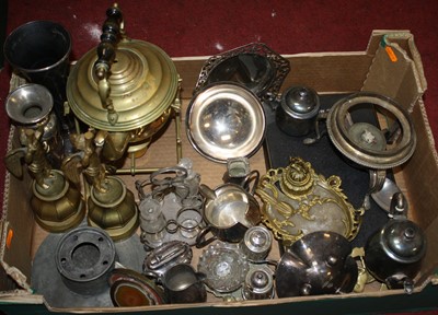 Lot 675 - A collection of metal ware to include a brass...