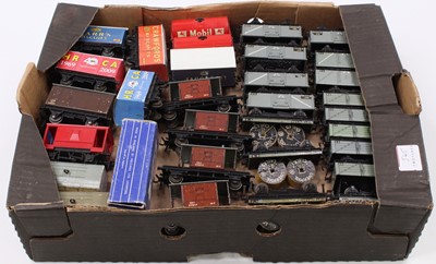 Lot 545 - Tray of approx. 40 Hornby-Dublo mainly 3-rail...