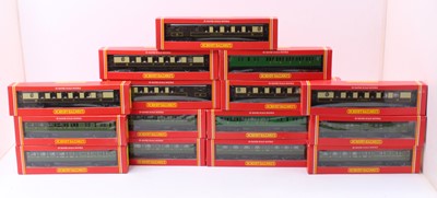 Lot 560 - 15 Hornby/Triang Hornby bogie coaches: 9 x...