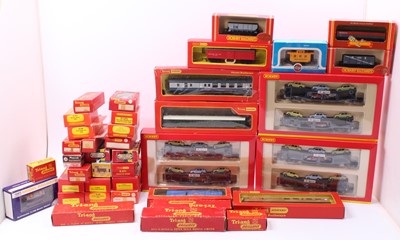 Lot 551 - Hornby/Triang Hornby goods wagons: Three R6397...