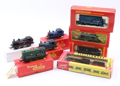 Lot 554 - Eight locos: 3 Hornby/Triang class 08 – 2 x...