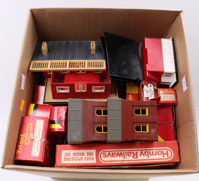 Lot 437 - A large box containing mainly Triang/Hornby...