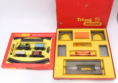 Lot 574 - Two Triang Hornby items: RS624 Model Electric...