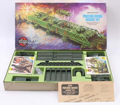 Lot 2062 - An Airfix No 51651 H0 scale Pontoon Bridge...