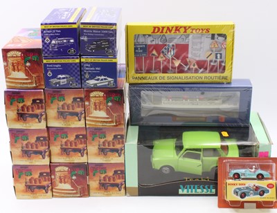 Lot 918 - A collection of mixed modern issue diecasts to...