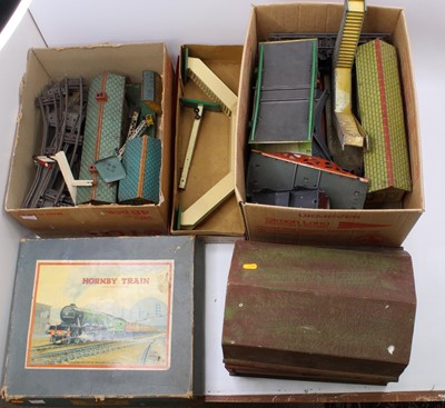 Lot 1555 - A collection of Hornby O Gauge railway models...