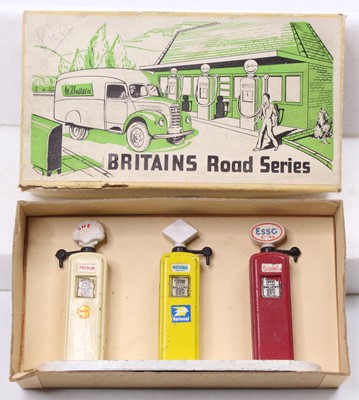 Lot 1516 - Britains Road Series No. 9681 Petrol Pump Set,...