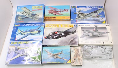 Lot 827 - One tray of mixed scale plastic aircraft kits...