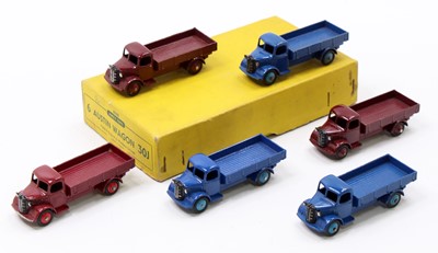 Lot 1154 - Dinky Toys No. 30J Austin Wagon original trade...