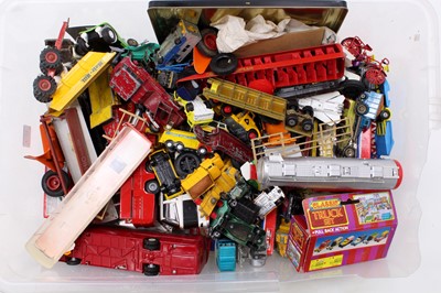 Lot 1571 - A tray of various mixed play-worn diecasts...