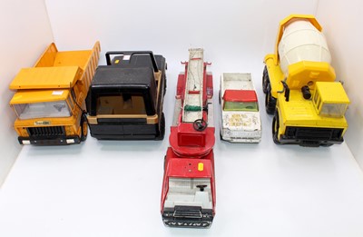 Lot 1578 - A collection of 5 vintage Tonka Toys, Nylint...