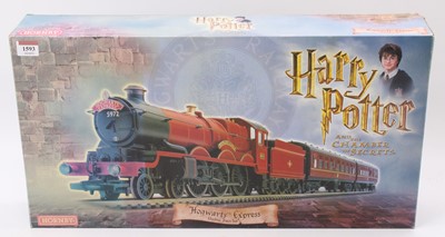 Lot 1593 - A Hornby 00 gauge Hogwarts Express electric...