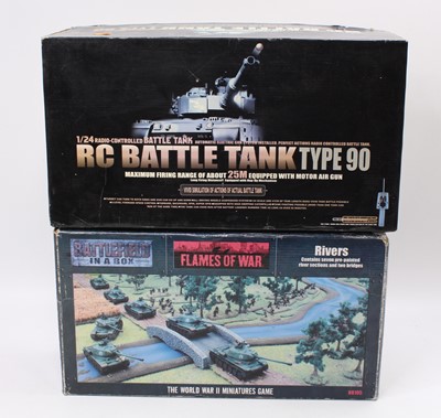 Lot 1597 - A radio controlled 1/24 scale Battle tank type...