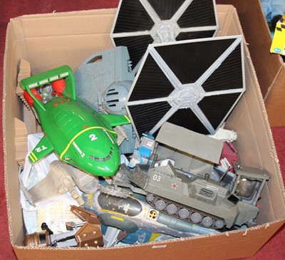 Lot 1681 - A tray of Star Wars, Thunderbirds and other TV...