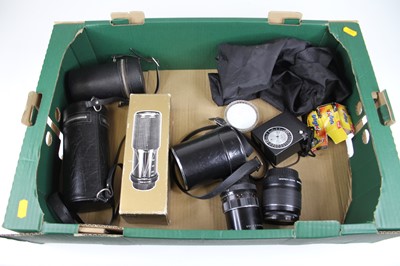 Lot 101 - A collection of photography equipment to...