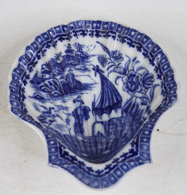 Lot 266 - A late 18th century Caughley blue & white...