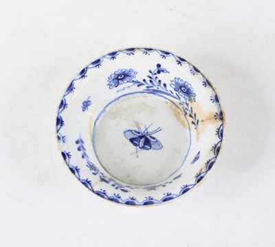 Lot 267 - A late 18th century Lowestoft porcelain patty...