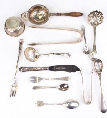 Lot 319 - A collection of silver items, to include a...