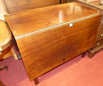 Lot 1179 - An early 19th century mahogany drop leaf...