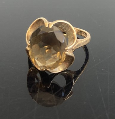 Lot 368 - A modern 9ct gold and smoky quartz set dress...