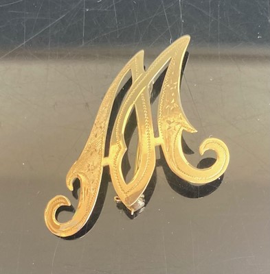 Lot 388 - A modern 18ct gold brooch formed as the letter...