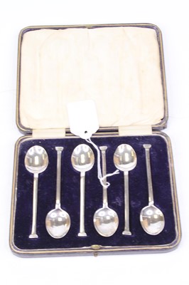 Lot 334 - A set of six George V silver teaspoons, Martin...