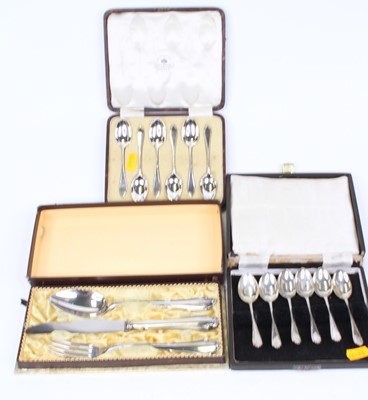 Lot 340 - A set of Elizabeth II silver teaspoons, in...