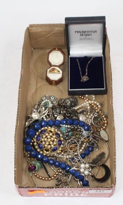 Lot 342 - A small collection of costume jewellery, to...