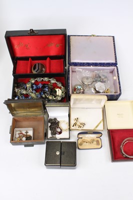 Lot 348 - A collection of miscellaneous items to include...