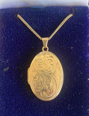 Lot 389 - A 9ct gold and engraved picture locket on...