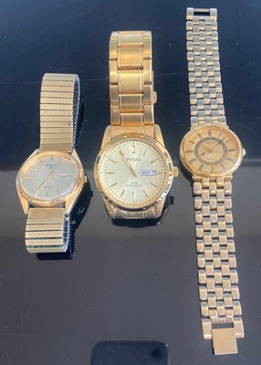 Lot 402 - Two gents Pulsar quartz fashion watches,...