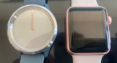 Lot 407 - An Apple 7000 Series watch with charger, 38mm...