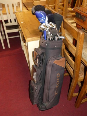 Lot 1255 - A set of golf clubs with bag