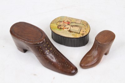 Lot 418 - A 19th century treen novelty snuff box in the...