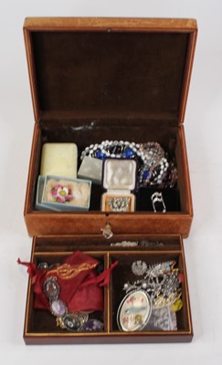 Lot 438 - A jewellery box and contents to include white...