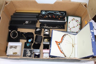 Lot 457 - A box of assorted mainly modern costume...