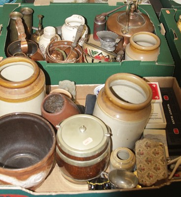 Lot 564 - A large collection of miscellaneous items to...