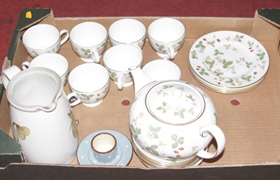 Lot 587 - A Wedgwood six-place setting tea service in...