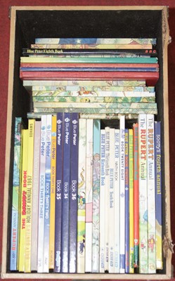 Lot 593 - A box of assorted children's annuals, to...