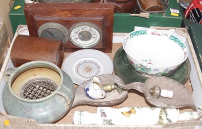 Lot 609 - A box of miscellaneous items to include an...