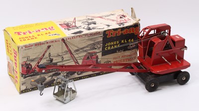 Lot 1800 - A Triang Toys Jones KL44 Mobile Crane, with...