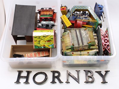 Lot 316 - Two plastic trays containing mainly Hornby...