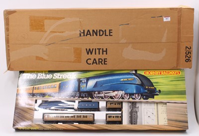 Lot 667 - Hornby R682 ‘The Blue Streak’ set comprising...