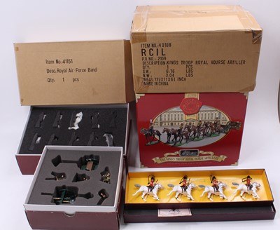 Lot 1995 - Britains modern issue boxed soldier group, 4...