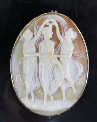 Lot 2694 - A carved shell cameo brooch depicting the...